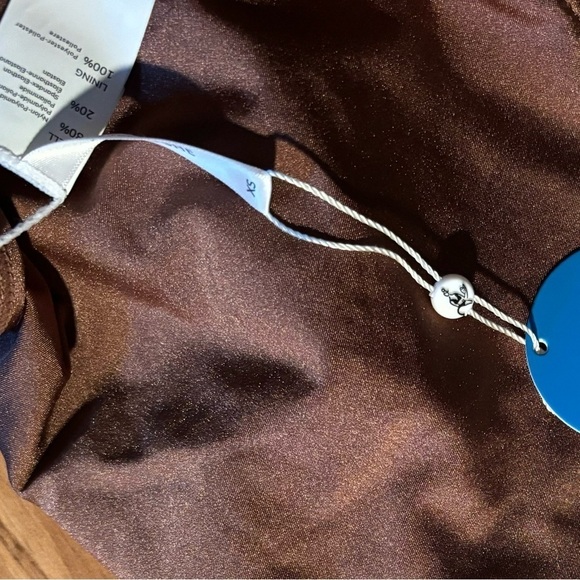 Swimsuit in a size extra small - Picture 2 of 4